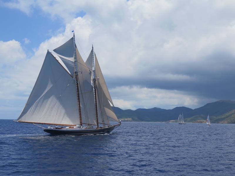 classic-schooner-sailing